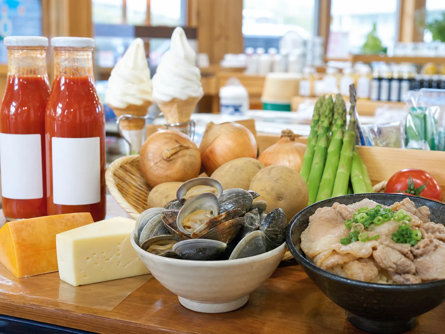 しじみ、さくら豚、チーズ、野菜、ソフトクリームをイメージした写真調の挿入画像
