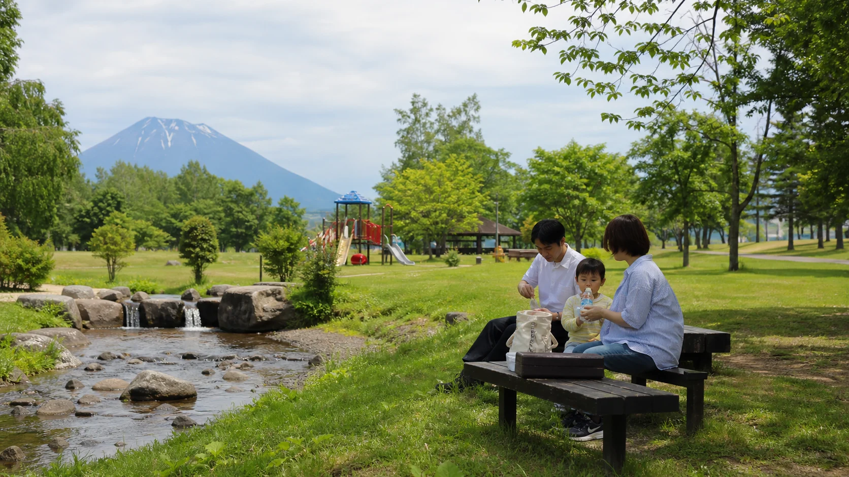ふきだし公園で家族が休憩する様子をイメージした写真調画像