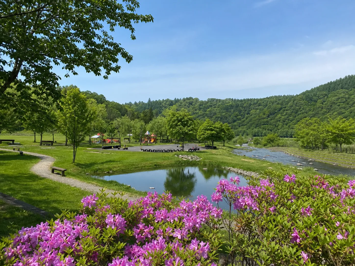 本別公園の季節の花と外遊びを思わせる写真調イメージ