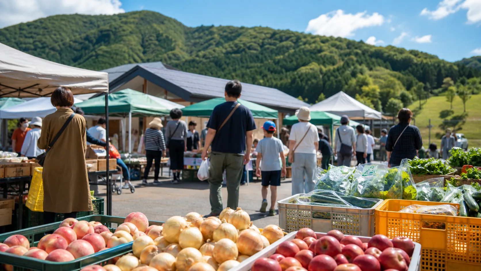 山あいの道の駅で季節の野菜や果物が並ぶ催しのイメージ写真