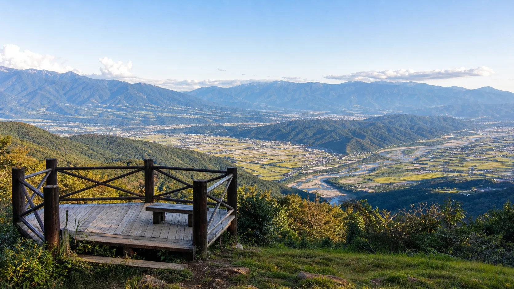 伊那谷と天竜川の河岸段丘を見渡す展望地のイメージ写真