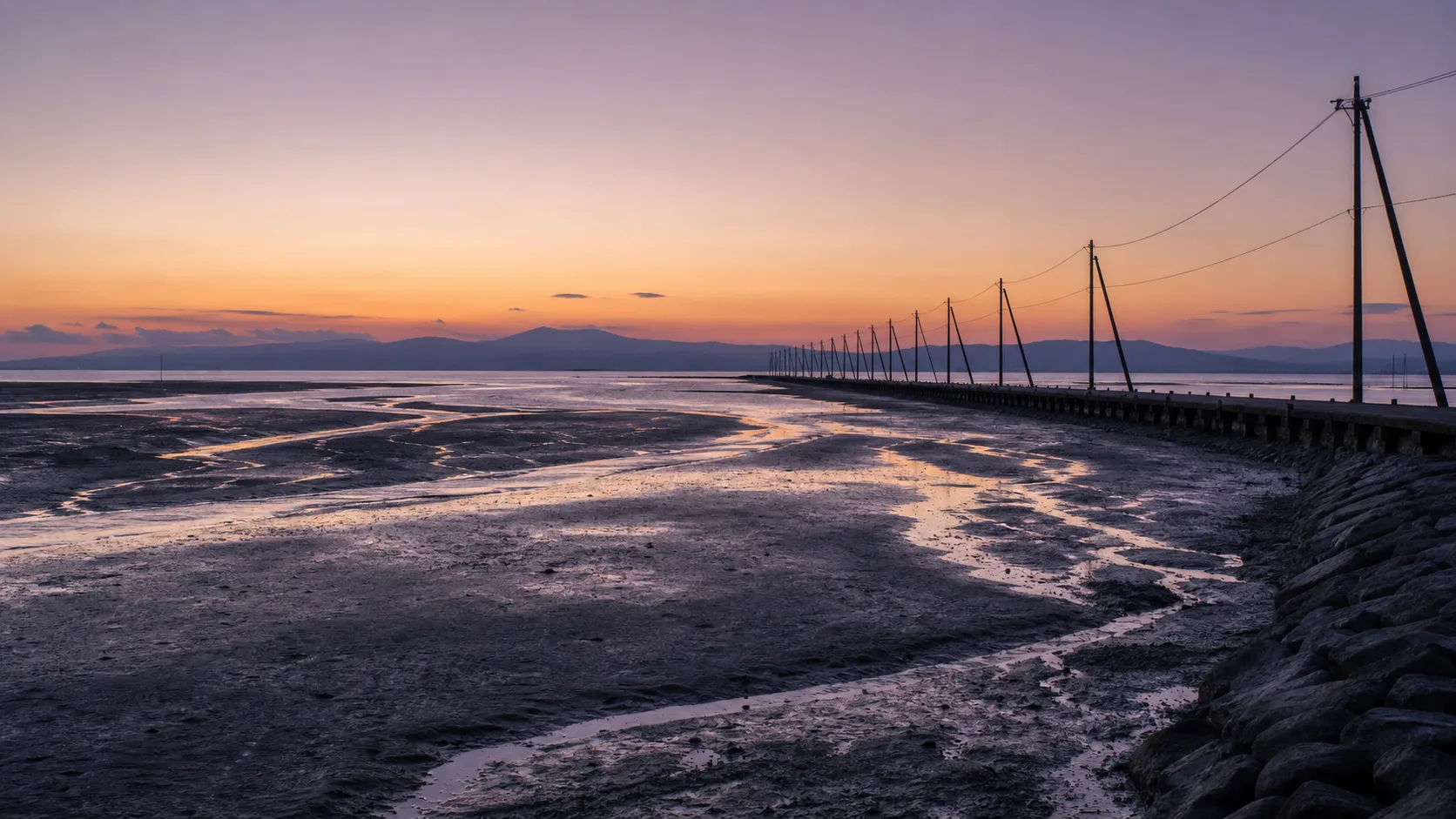 有明海の干潟と海床路を夕方に眺める周辺散策のイメージ写真
